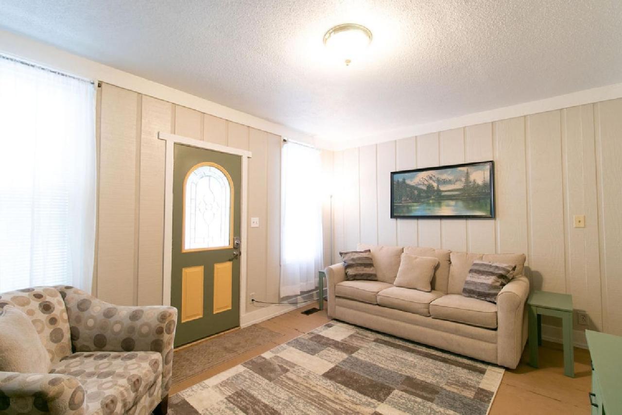 Downtown 2 Bedroom Cottage, Sleeps 6, Walking Distance To Honeywell, Downtown Restaurants, Shopping Wabash 外观 照片